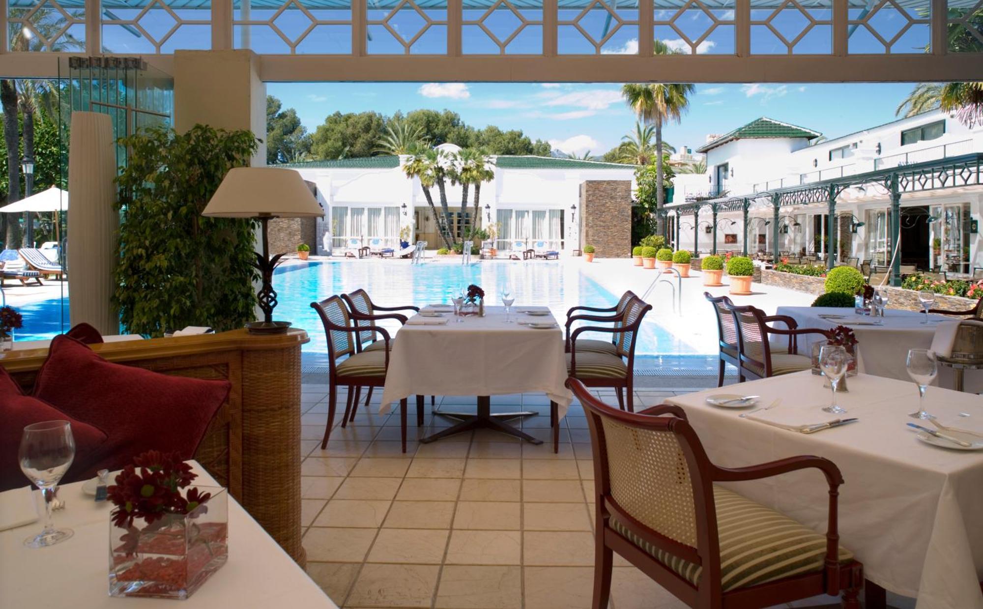 Los Monteros Marbella Hotel & Spa Eksteriør billede The pool at the hotel